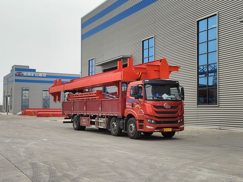 2臺(tái)電動(dòng)葫蘆門(mén)式起重機(jī) MHxh10t—13m 發(fā)往河南焦作交付客戶使用。